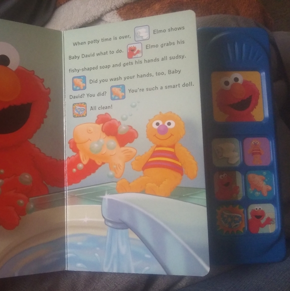 POTTY TIME WITH ELMO" POTTY TRAINING BOOK WITH SOUND - Picture 12 of 16